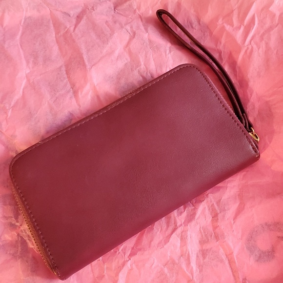 Adrienne Vittadini maroon leather Tech wallet Nwt - Picture 2 of 7